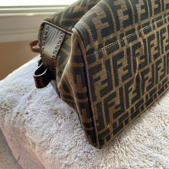 Authentic Fendi Zucca De Jour - Picture 5 of 11